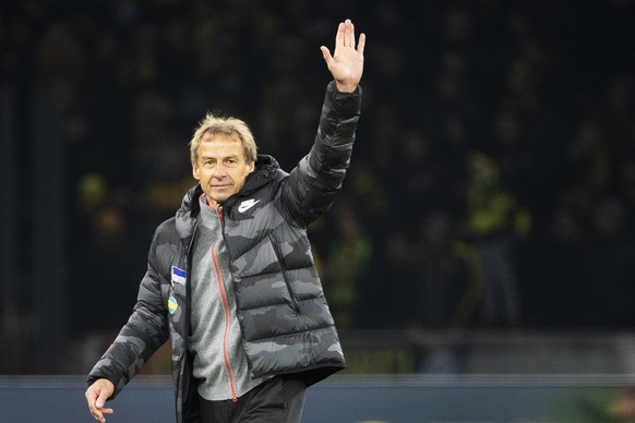epa08210612 (FILE) - Hertha&#039;s head coach Juergen Klinsmann waves to the fans after the German Bundesliga soccer match between Hertha BSC and Borussia Dortmund in Berlin, Germany, 30 November 2019 ...