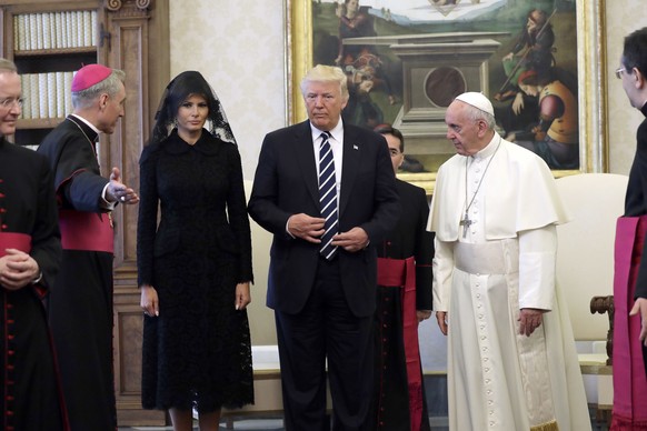 U.S. President Donald Trump and first lady Melania Trump meet Pope Francis, Wednesday, May 24, 2017, at the Vatican. (AP Photo/Evan Vucci, Pool)