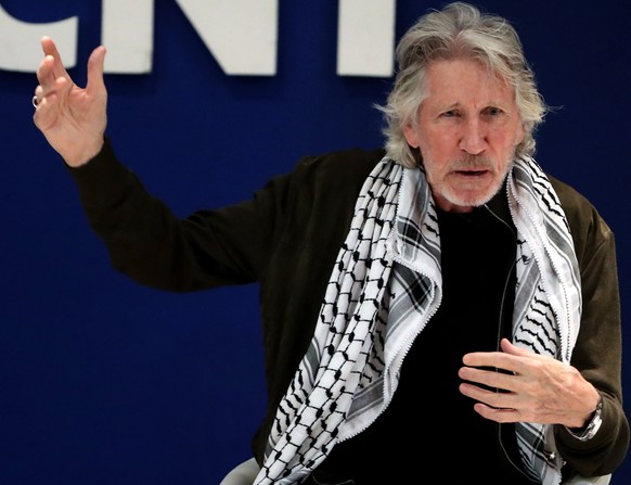 epa07138041 British singer and activist Roger Waters participates in the talk &#039;Palestine and Human Rights Today&#039; at the headquarters of the main trade union center of Uruguay, the PIT-CNT, i ...