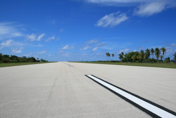 Ankunft in Nauru auf dem einzigen Flugfeld.