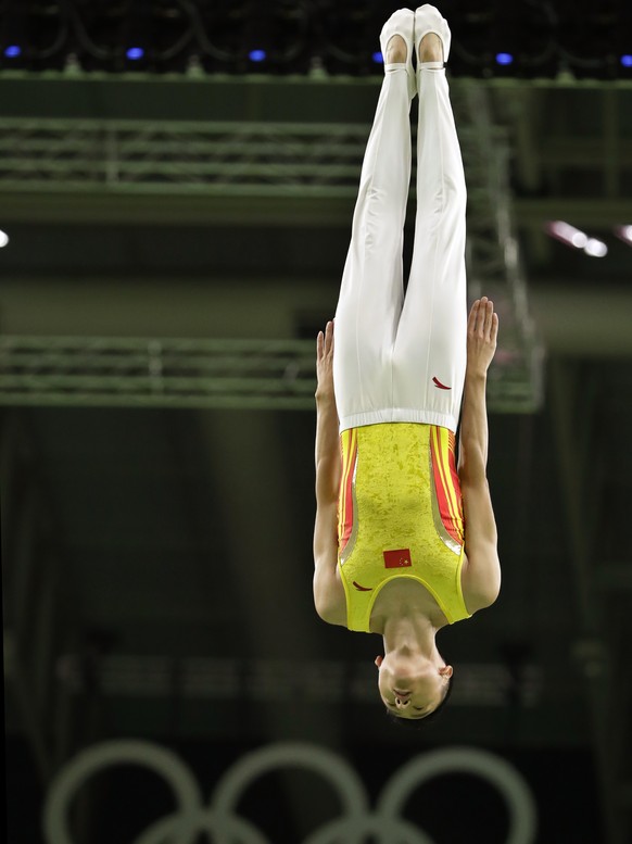 China&#039;s Dong Dong performs during the men&#039;s trampoline qualification at the 2016 Summer Olympics in Rio de Janeiro, Brazil, Saturday, Aug. 13, 2016. (AP Photo/Rebecca Blackwell)
