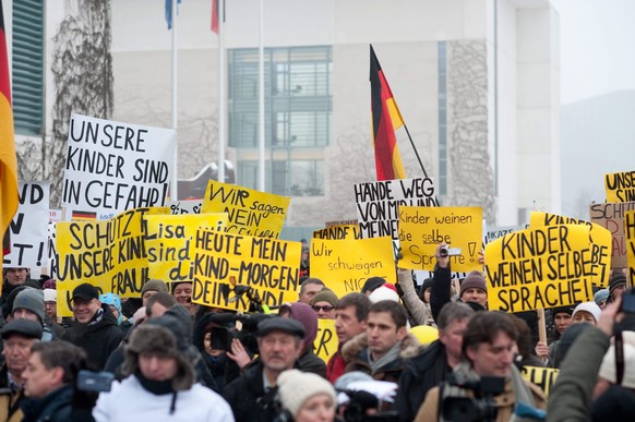 Nach den Gerüchten um eine Vergewaltigung eines 13-jährigen Mädchens in Berlin kam es zu Demonstrationen. Es handelte sich um eine Russlanddeutsche.