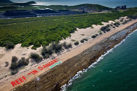Riff in Gefahr: Greenpeace weist auf die Bedrohung des beliebten Touristenziels in Australien hin.