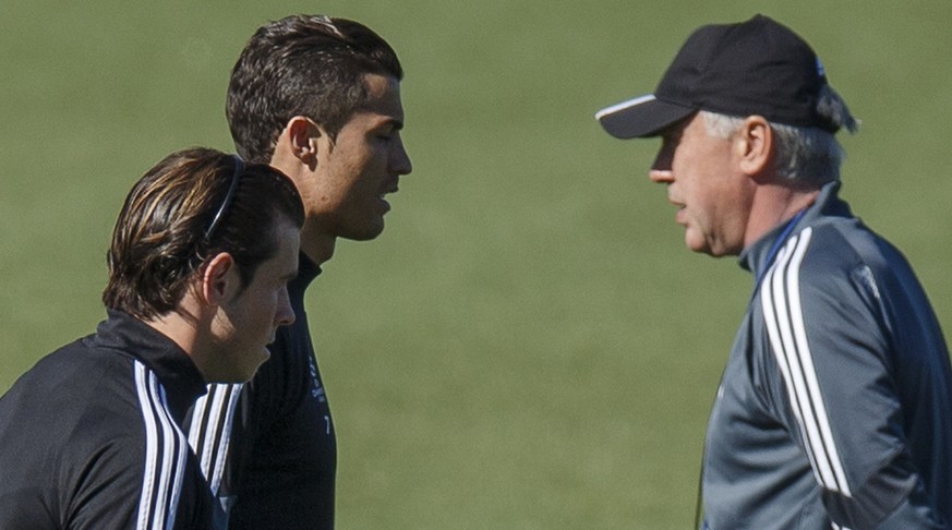 Viel Geld auf einem Bild: Bale, Ronaldo und Trainer Ancelotti am Tag vor dem Rückspiel gegen Schalke.