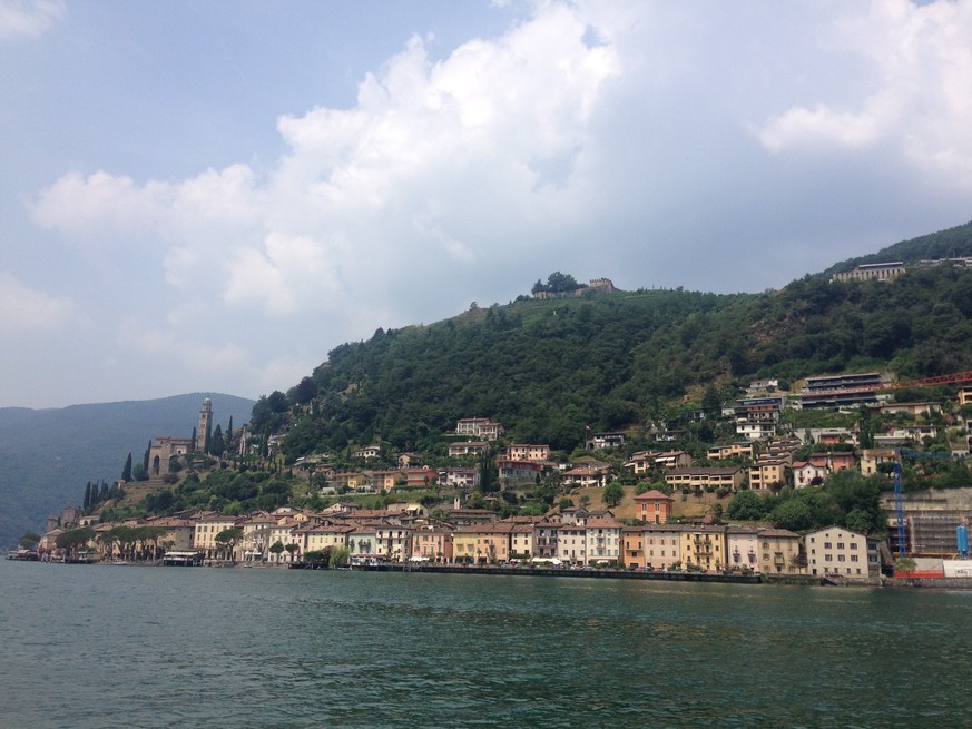 Morcote schmiegt sich an den Hang beim Lago di Lugano.