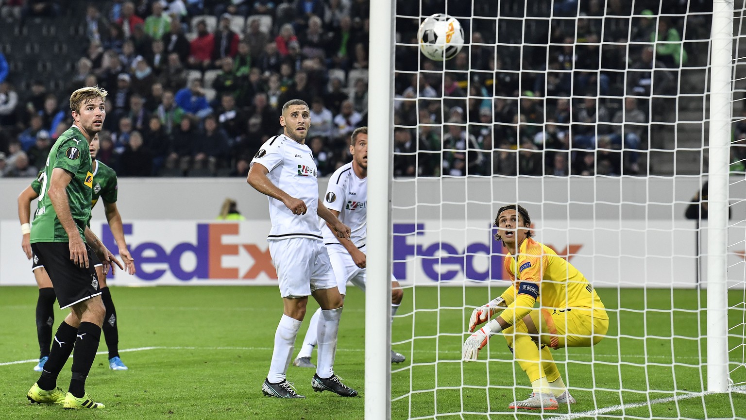 Wolfsberg&#039;s Mario Leitgeb, center back, scores his side&#039;s 4th goal with his head against Moenchengladbach&#039;s goalkeeper Yann Sommer during the Europa League Group J soccer match between  ...