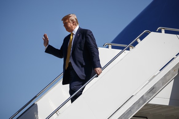 President Donald Trump waves as he arrives at Moffett Federal Airfield to attend a fundraiser, Tuesday, Sept. 17, 2019, in Mountain View, Calif. (AP Photo/Evan Vucci)
Donald Trump