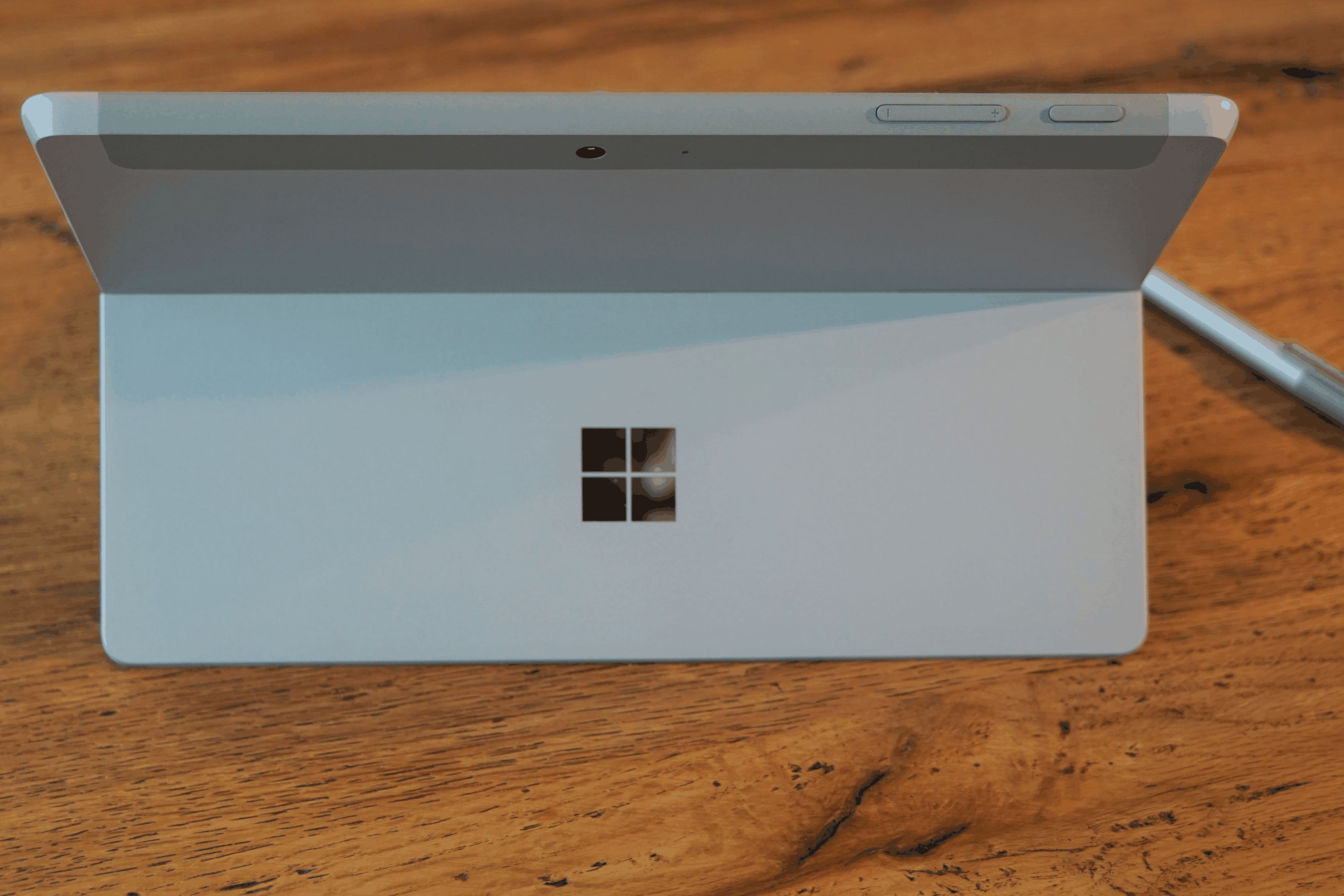 Am klassischen Surface-Design hält Microsoft seit Jahren eisern fest. Beim Surface Go wurden lediglich die Ecken etwas abgerundet.