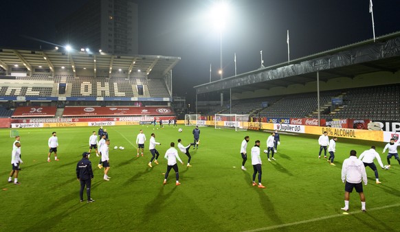 epa08812046 Swiss players in action during a training session of Switzerland&#039;s national soccer team at the Den Dreef stadium, in Leuven, Belgium, 10 November 2020. Switzerland faces Belgium on 11 ...