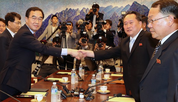 epa06776845 South Korean Unification Minister Cho Myoung-gyon (L) shakes hands with Ri Son-gwon (R), chairman of North Korea&#039;s Committee for the Peaceful Reunification of the Country during inter ...