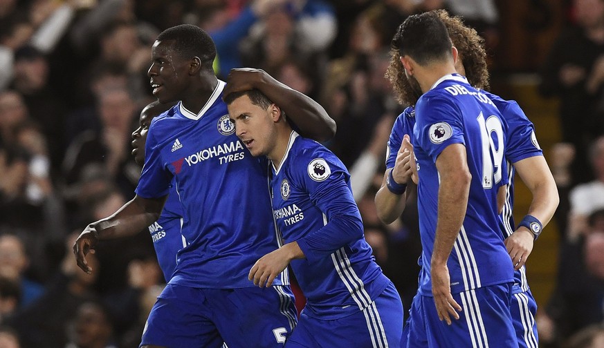 epa05890795 Chelsea&#039;s Eden Hazard (C) is congratulated by teammate Kurt Zouma (C-L) after scoring during the English Premier League soccer match between Chelsea FC and Manchester City at Stamford ...