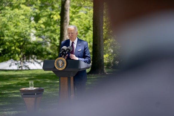 epa09164081 US President Joe Biden speaks on the North Lawn of the White House in Washington, DC, USA, on 27 April 2021. Fully-vaccinated Americans can be unmasked when exercising, dining and socializ ...