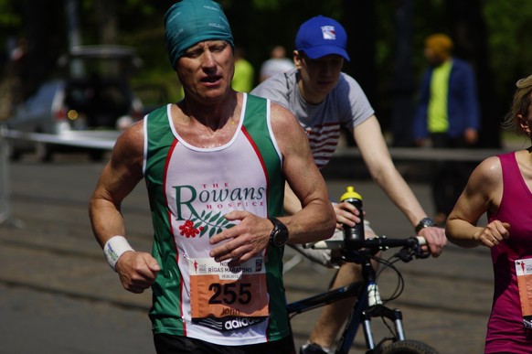 Bei über 30 Grad am Marathon in Riga: John Kinchen hat noch jedes Rennen beendet.