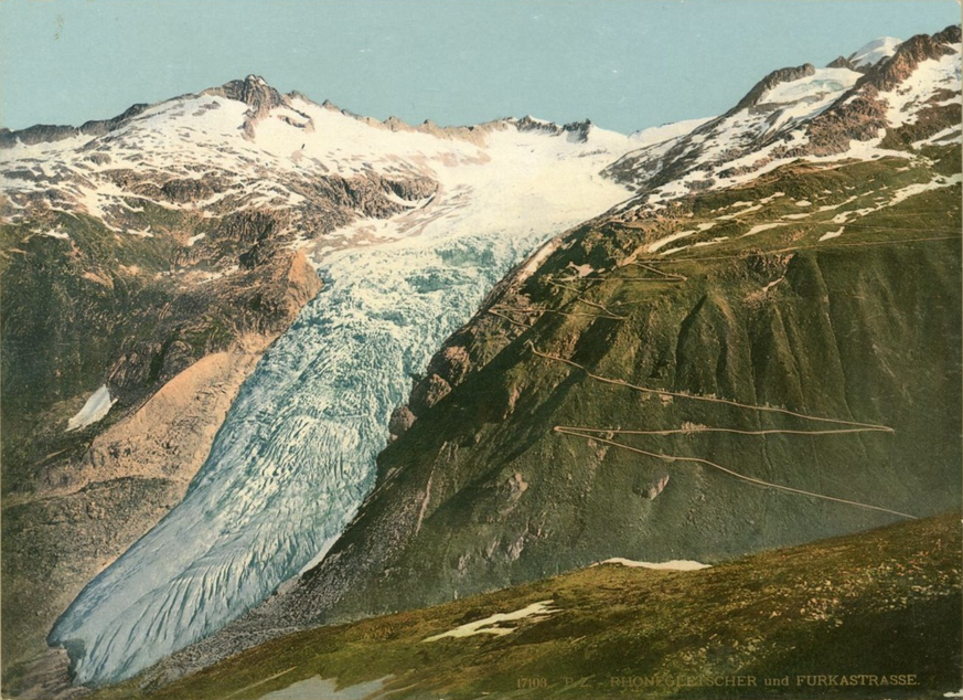 Rhonegletscher mit Furkapassstrasse. Die Gletscherzunge hat sich inzwischen weit hinauf zurückgezogen.