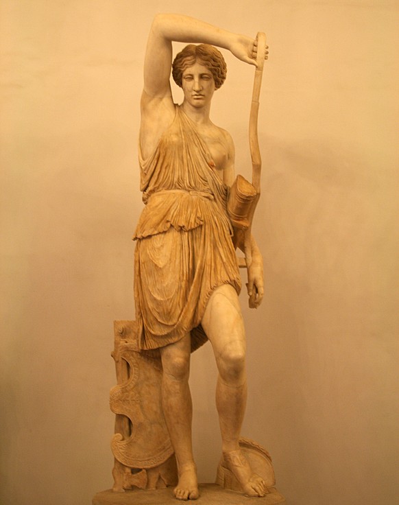 Darstellung einer verwundeten Amazone, bekleidet mit kurzem Chiton (Unterkleid) wie ein attischer Hoplit, jedoch mit einer freien Brust. Römische Kopie nach einem griechischen Original aus dem 5. Jahr ...
