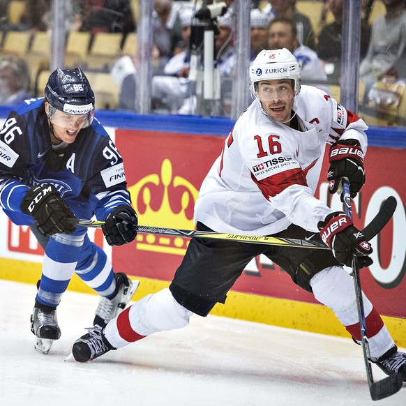 epa06745618 Mikko Rantanen of Finland and Raphael Diaz of Switzerland during the IIHF World Championship quarter finals match between Finland and Switzerland at Jyske Bank Boxen in Herning, Denmark, 1 ...