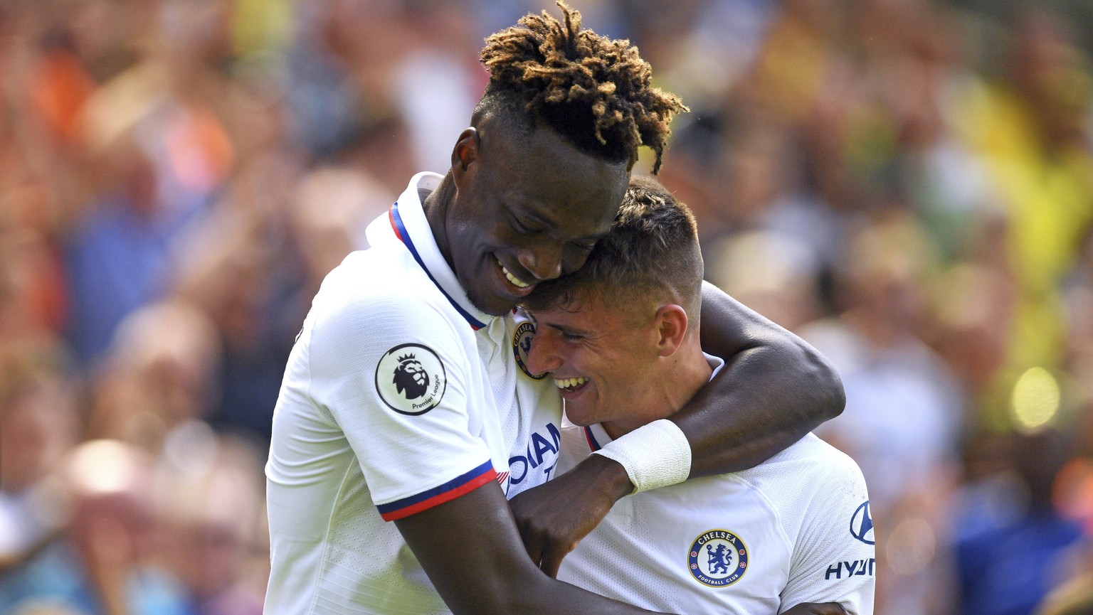 Chelsea&#039;s Mason Mount, right, celebrates scoring his side&#039;s second goal of the game with Tammy Abraham during the English Premier League soccer match between Norwich City and Chelsea at the  ...