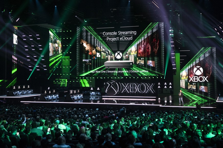 epa07638129 Executive vice-president of gaming at Microsoft Phil Spencer presents the Microsoft project &#039;xCloud&#039; on stage during the Microsoft Microsoft Xbox 2019 Briefing at the Microsoft T ...