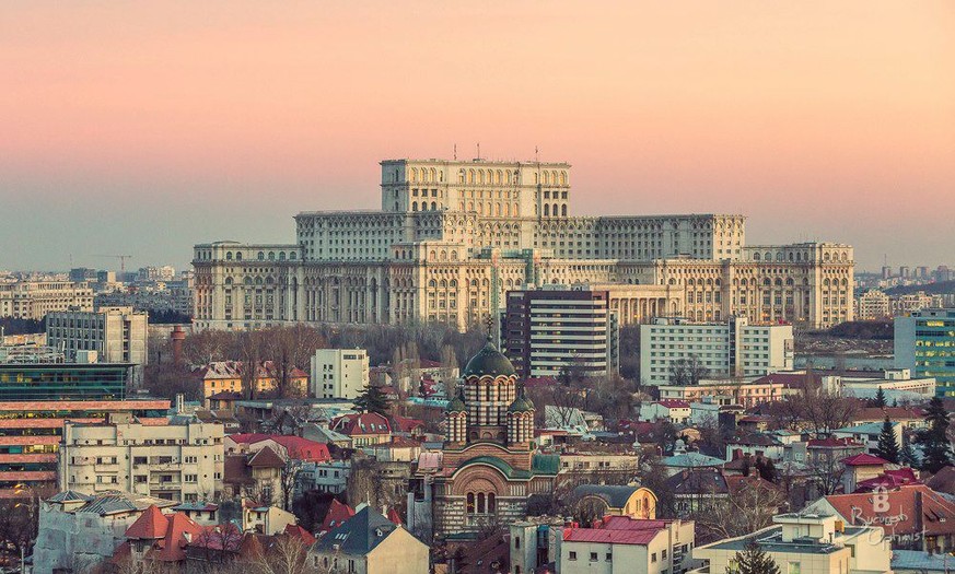 Bukarest mit dem «Haus des Volkes» – heute der Parlamentspalast. Der Koloss war zum Zeitpunkt seiner Erbauung (1983-1989)&nbsp;das grösste Gebäude Europas.
