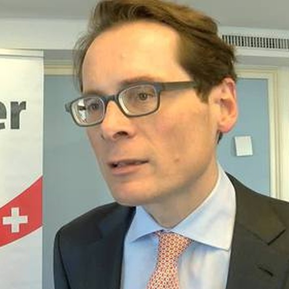 Zürich - 26.02.2016 - Roger Köppel kandidiert für die SVP für den Nationalrat. Obwohl er Chefredaktor und Verleger der Weltwoche ist, bringt er zusätzlich die Politik noch unter einen Hut und bestreit ...