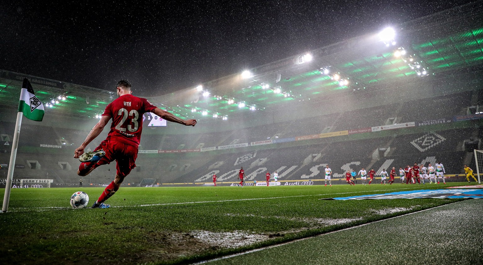 epa08287040 Cologne&#039;s Mark Uth (L) in action during the German Bundesliga soccer match between Borussia Moenchengladbach and 1. FC Koeln in Moenchengladbach, Germany, 11 March 2020. EPA/FRIEDEMAN ...