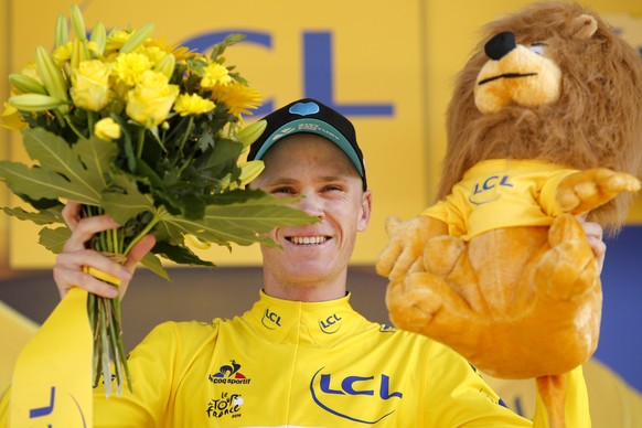 epa05433578 Team Sky rider Christopher Froome of Great Britain celebrates on the podium wearing the overall leader yellow jersey following the 17th stage of the 103rd edition of the Tour de France cyc ...