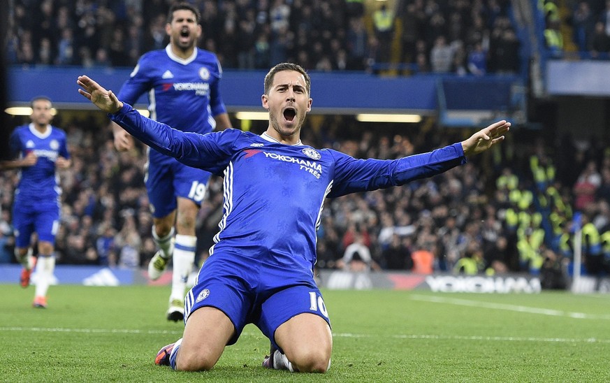 epa05599760 Chelsea&#039;s Eden Hazard celebrates after scoring the 3-0 goal during the English Premier League match between Chelsea FC and Manchester United at Stamford Bridge in London, Britain, 23  ...