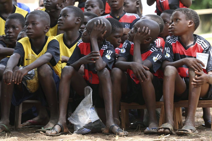 Mai 2015: Frühere Kindersoldaten warten in Bambari auf ihre Freilassung.