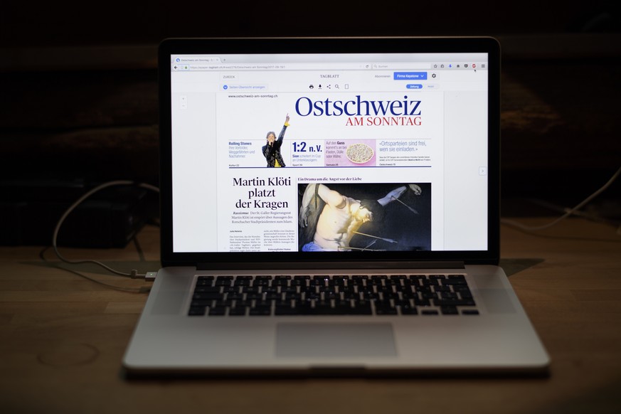 Blick auf die digitale Ausgabe der &quot;Ostschweiz am Sonntag&quot;, aufgenommen am Dienstag, 19. September 2017, in Sargans. Wie das Unternehmen mitteilt, wird die gedruckte Ausgabe per Ende Oktober ...