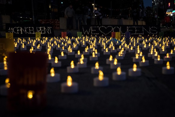 epa08436768 Candles arranged in the shape of a heart are set as a vigil honoring coronavirus victims in Queens, New York, USA, 21 May 2020. The non profit organization &#039;Make the Road&#039; has or ...