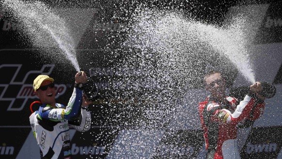 Mit Kalex sogar den Gewinnerchampagner herumgespritzt? Dominique Aegerter nach seinem zweiten Platz in Jerez de la Frontera.