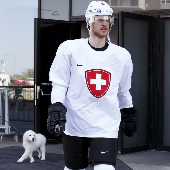 Switzerland&#039;s defender Mirco Mueller arrives for a training session, during the IIHF 2018 World Championship at the practice arena of the Royal Arena, in Copenhagen, Denmark, Monday, May 14, 2018 ...