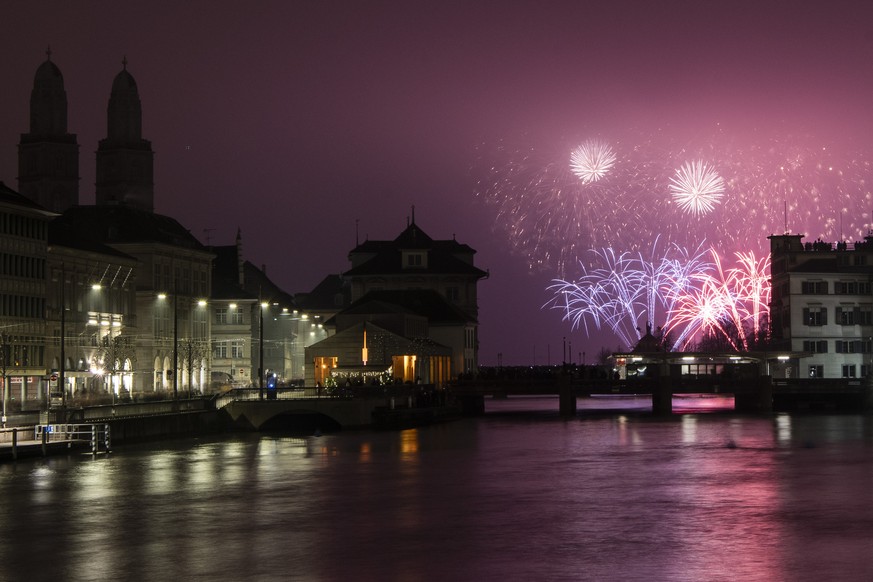 Fireworks illuminate the sky above Zurich, Switzerland, during the New Year&#039;s Eve festivities on early Wednesday, January 1, 2020. (KEYSTONE/Ennio Leanza)