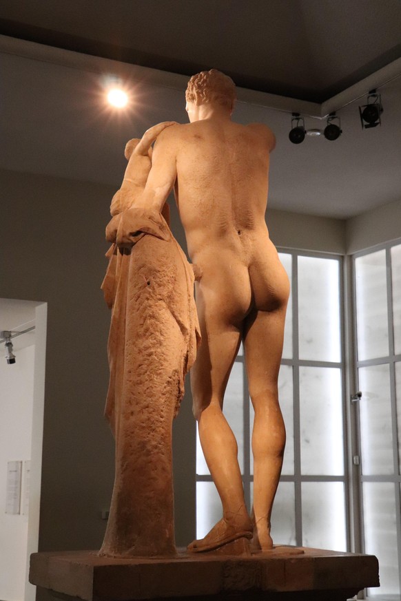 «Als ich #BestMuseumBum sah, dachte ich sofort, dass ich dieses Bild teilen muss. Denn zwei Hintern sind besser als einer... besonders wenn sie griechischen Göttern gehören Hier "Hermes und das Kind D ...