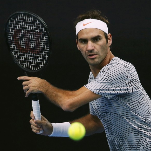 Switzerland&#039;s Roger Federer trains ahead of the Australian Open tennis tournament in Melbourne, Australia, January 15, 2017. REUTERS/Edgar Su