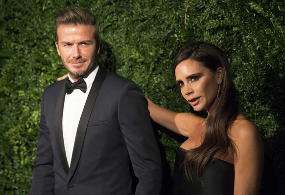 Former British soccer player David Beckham and his wife, fashion designer Victoria Beckham attend the Evening Standard Theatre Awards in London November 30, 2014. REUTERS/Neil Hall (BRITAIN - Tags: EN ...