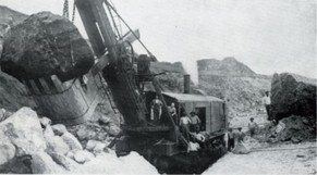 Ein Dampfbagger bei der Arbeit, 1908.
