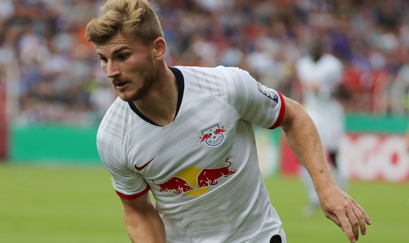 epa07768398 Leipzig&#039;s Timo Werner in action during the German DFB Cup 1st round soccer match between VfL Osnabrueck and RB Leipzig in Osnabrueck, Germany, 11 August 2019. EPA/FOCKE STRANGMANN CON ...
