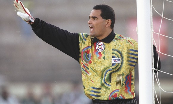 14 Jun 1997: Jose Luis Chilavert of Paraguay shouts to his defenders during the Copa America match against Ecuador in Cochabamba, Bolivia. \ Mandatory Credit: Mark Thompson /Allsport