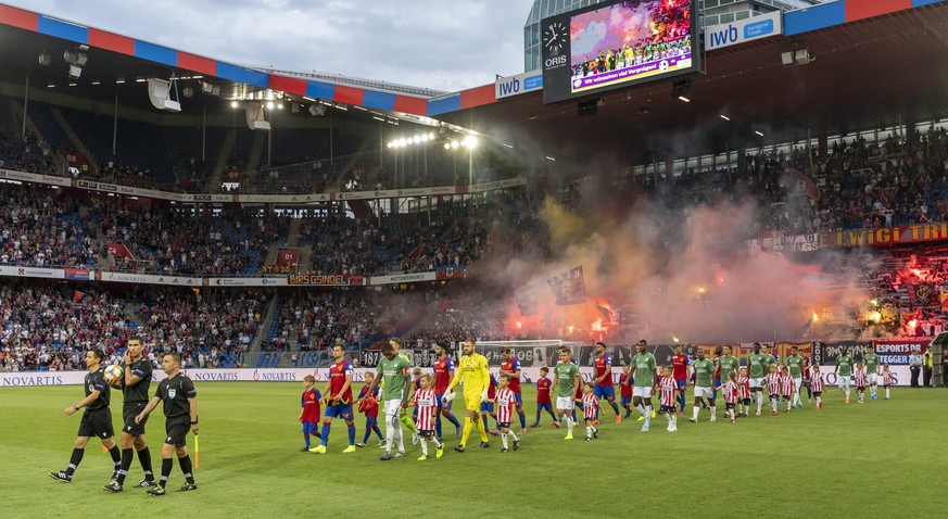 The teams enter the pitch prior to the UEFA Champions League second qualifying round second leg match between Switzerland&#039;s FC Basel 1893 and Netherland&#039;s PSV Eindhoven in the St. Jakob-Park ...