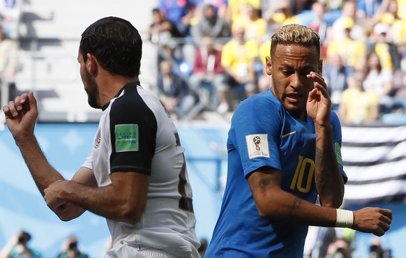 epa06830311 Neymar (R) of Brazil in action during the FIFA World Cup 2018 group E preliminary round soccer match between Brazil and Costa Rica in St.Petersburg, Russia, 22 June 2018.

(RESTRICTIONS  ...