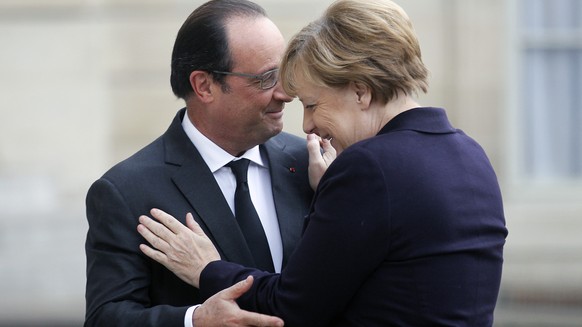 Merkel muss Hollande Trost spenden: Die Franzosen sprechen noch schlechter Englisch als die Schweizer.