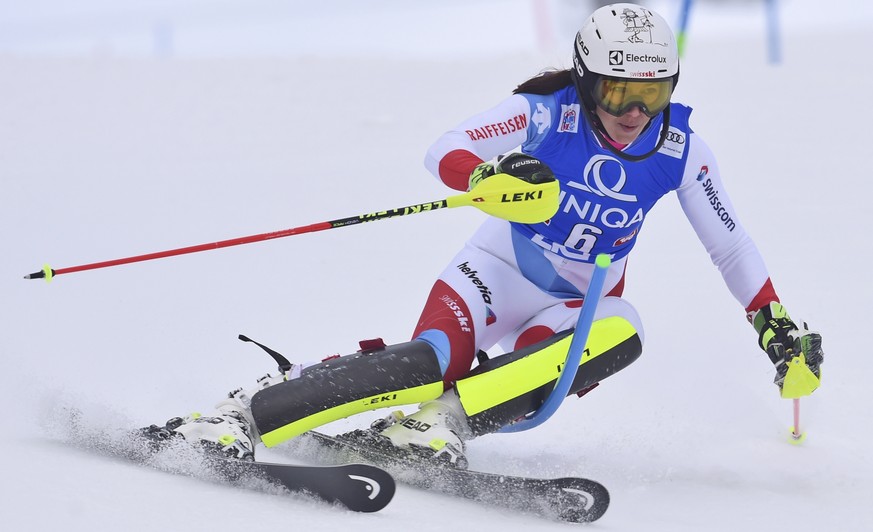Switzerland&#039;s Wendy Holdener competes during the first run of an alpine ski, women&#039;s World Cup slalom, in Lienz, Austria, Thursday, Dec. 28, 2017. (AP Photo/Marco Tacca)