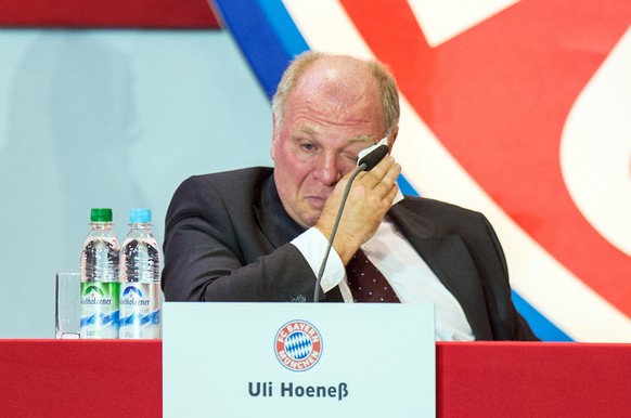 Während Bayerns Jahreshauptversammlung brachen bei Uli Hoeness alle Dämme. Heute sollte er sich zusammenreissen, wenn er keinen Ärger mit dem Richter riskieren will.