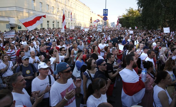 epa08609513 Opposition supporters take part in a protest rally in Minsk, Belarus, 17 August 2020. The Belarus opposition has called for a general strike from 17 August, a day after tens of thousands o ...