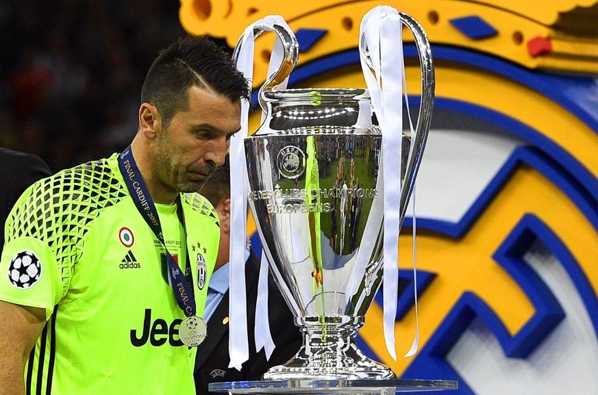 epa06008964 Juventus&#039; goalkeeper Gianluigi Buffon walks past the trophy after the UEFA Champions League final between Juventus FC and Real Madrid at the National Stadium of Wales in Cardiff, Brit ...