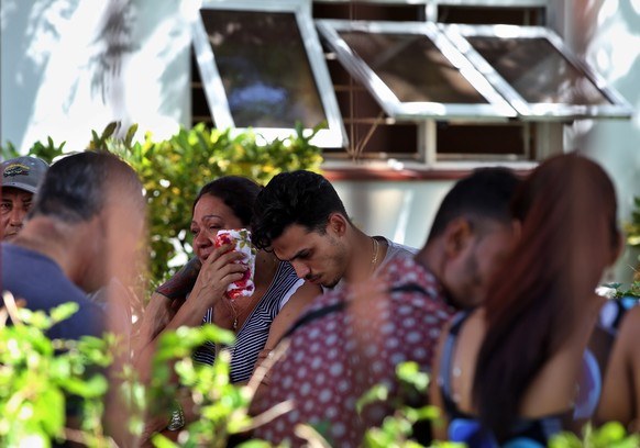 epa06750302 Relatives of the victims of the air disaster that killed 108 of the 111 occupants of the plane crashed, arrive to identify victims at the Institute of Legal Medicine, in Havana, Cuba, 19 M ...