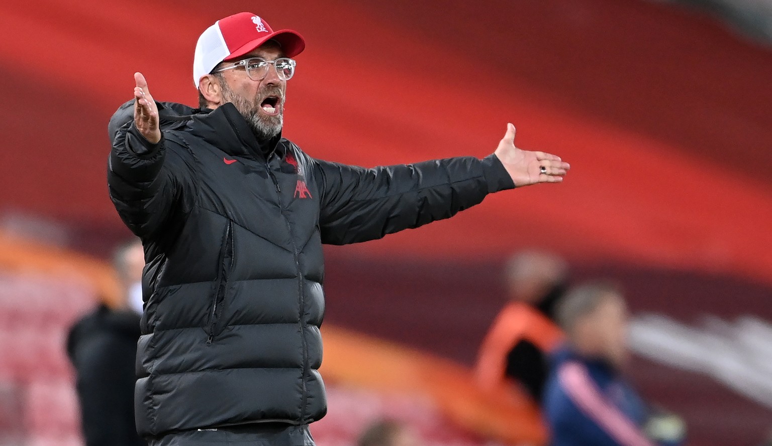epa08713726 Liverpool&#039;s manager Juergen Klopp reacts during the English Carabao Cup 4th round soccer match between Liverpool FC and Arsenal FC in Liverpool, Britain, 01 October 2020. EPA/Laurence ...