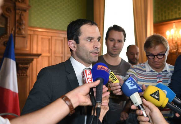 Der französische Erziehungsminister Benoit Hamon hob gegenüber Reportern hervor, dass es sich um einen Einzelfall handle.
