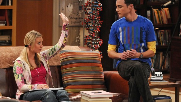 &#039;The Gorilla Experiment&#039; -- Sheldon (Jim Parsons, left) attempts to help Penny (Kaley Cuoco, right) understand Leonard&#039;s work on &quot;The Big Bang Theory.&quot; ... 10-11-2009 ... Phot ...